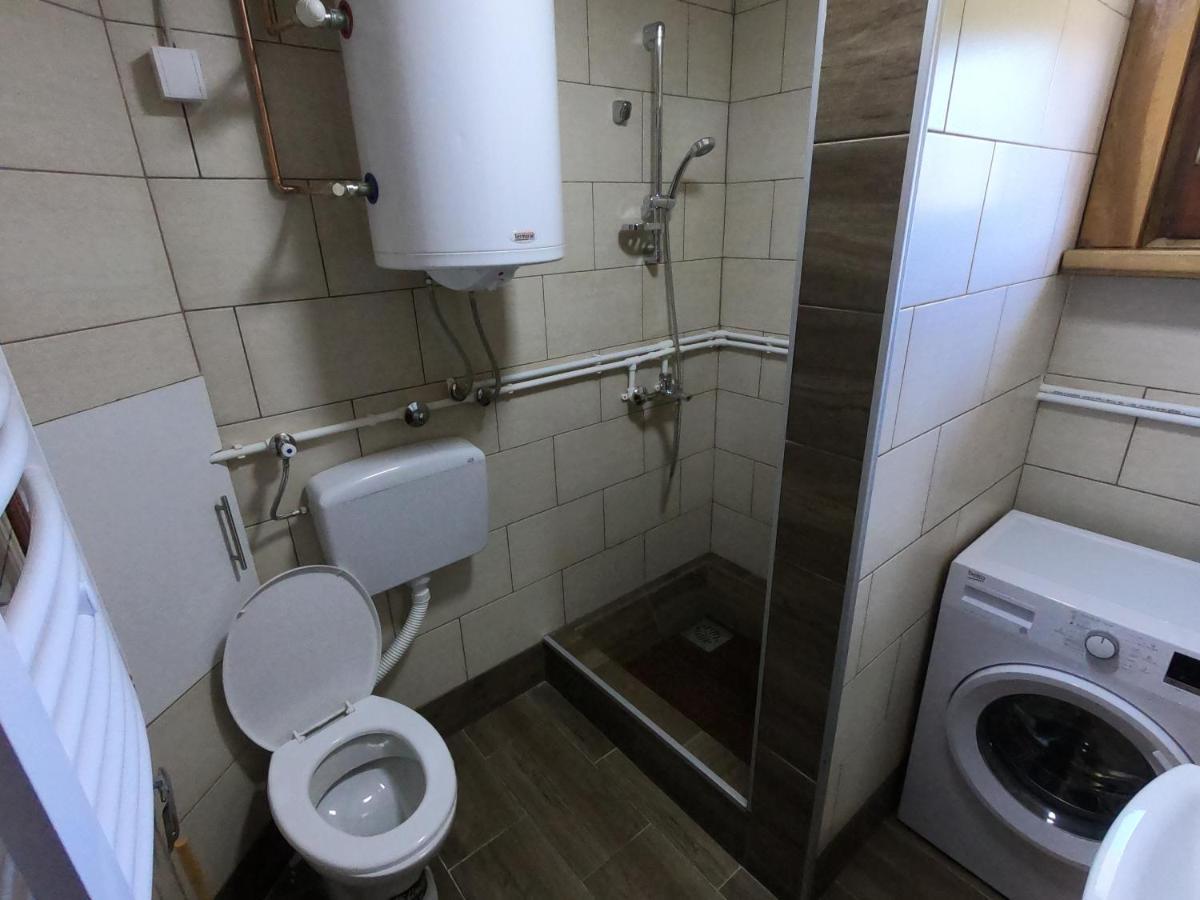 Guest House Tara 자블야크 외부 사진