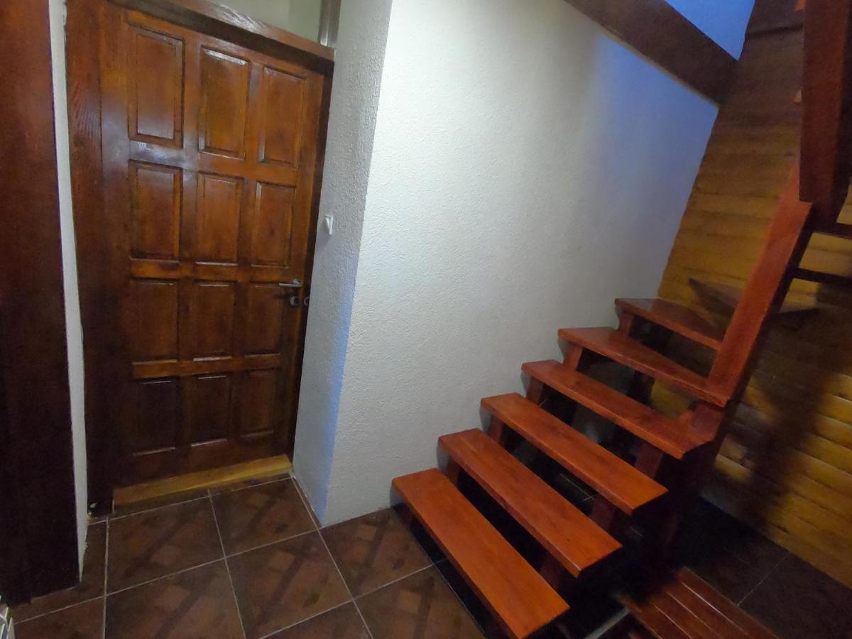 Guest House Tara 자블야크 외부 사진